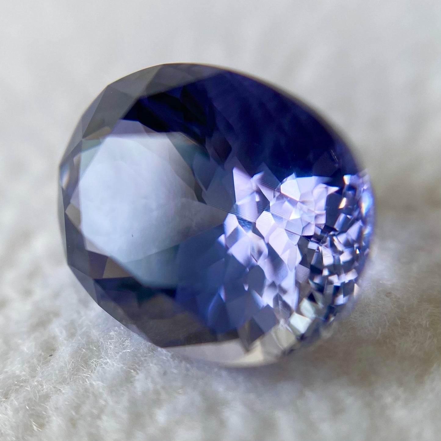 【GW特価】👽ラベンダーカラーが麗しい"究極のオーバル"アイオライト2.30ct ピアッちゃん作品✨