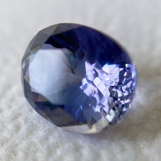 【GW特価】👽ラベンダーカラーが麗しい"究極のオーバル"アイオライト2.30ct ピアッちゃん作品✨