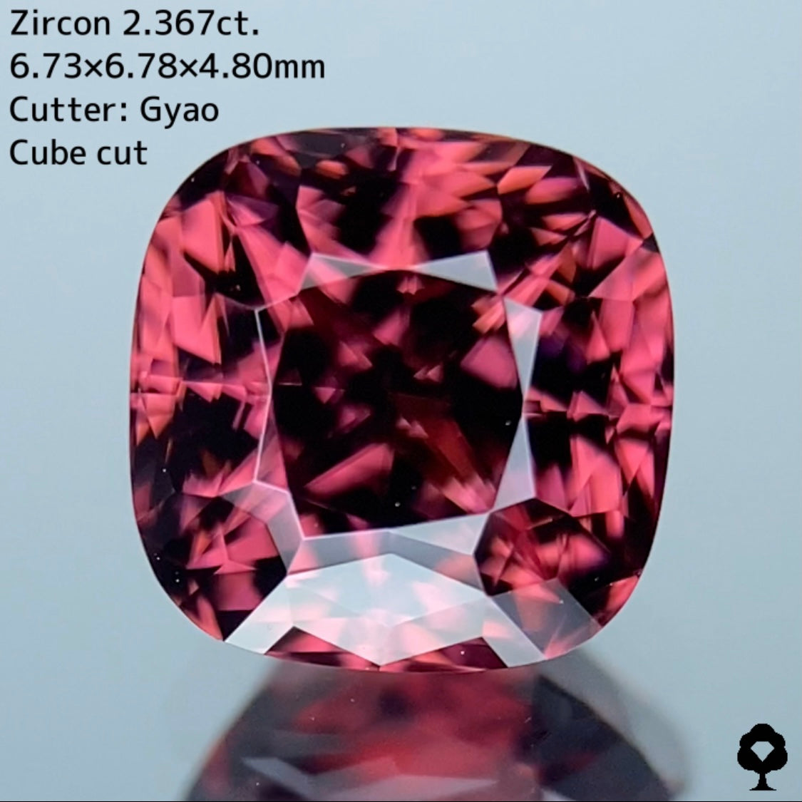 サンセットピンクが濃厚な果実の味わいを思わせる★ジルコン 2.367ct【Cube cut】