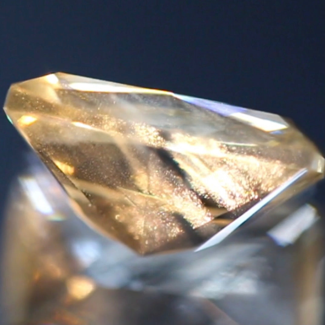 星屑シラーが煌めく超美スーパークッション★ラブラドライト3.23ct ピアッちゃん作品✨