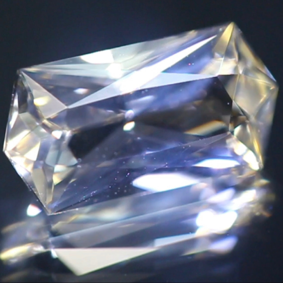 鋭いキラキラが大人気の蝶ネクタイ型カット★ラブラドライト1.77ct ピアッちゃん作品✨こちらはクーポンはごめんなさい🙏