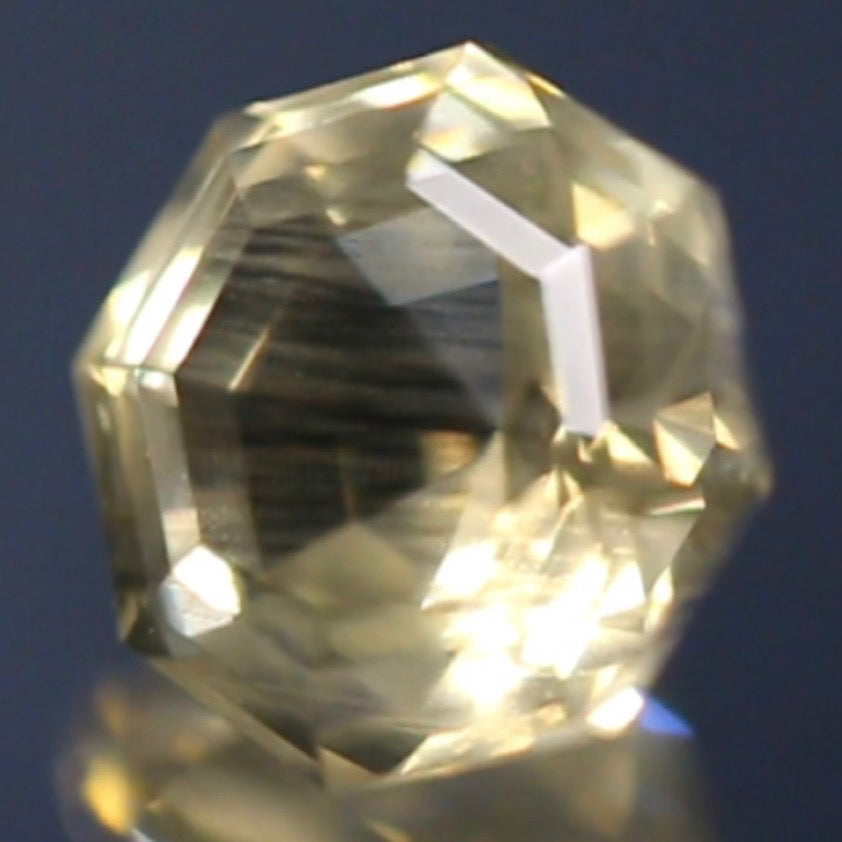 荘厳で美しい建造物のようなアッシャー系八卦カット★ラブラドライト1.67ct 師匠作品✨