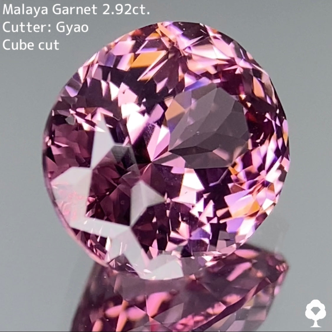 優しく可愛いピンクの細やかで強い煌めきを放つ変則キューブカット★マラヤガーネット 2.923ct【Cube cut】