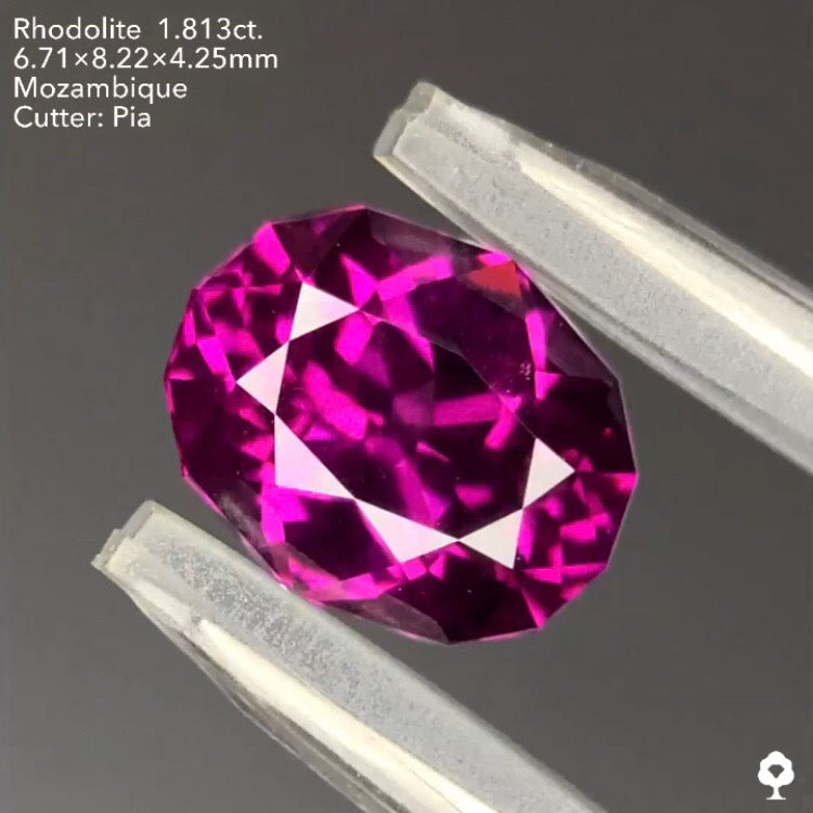 ブルーファイアーチラつくグレープ寄りの美色ファンシーオーバル★ロードライトガーネット1.813ct ピアッちゃん作品★ハラキリプライス
