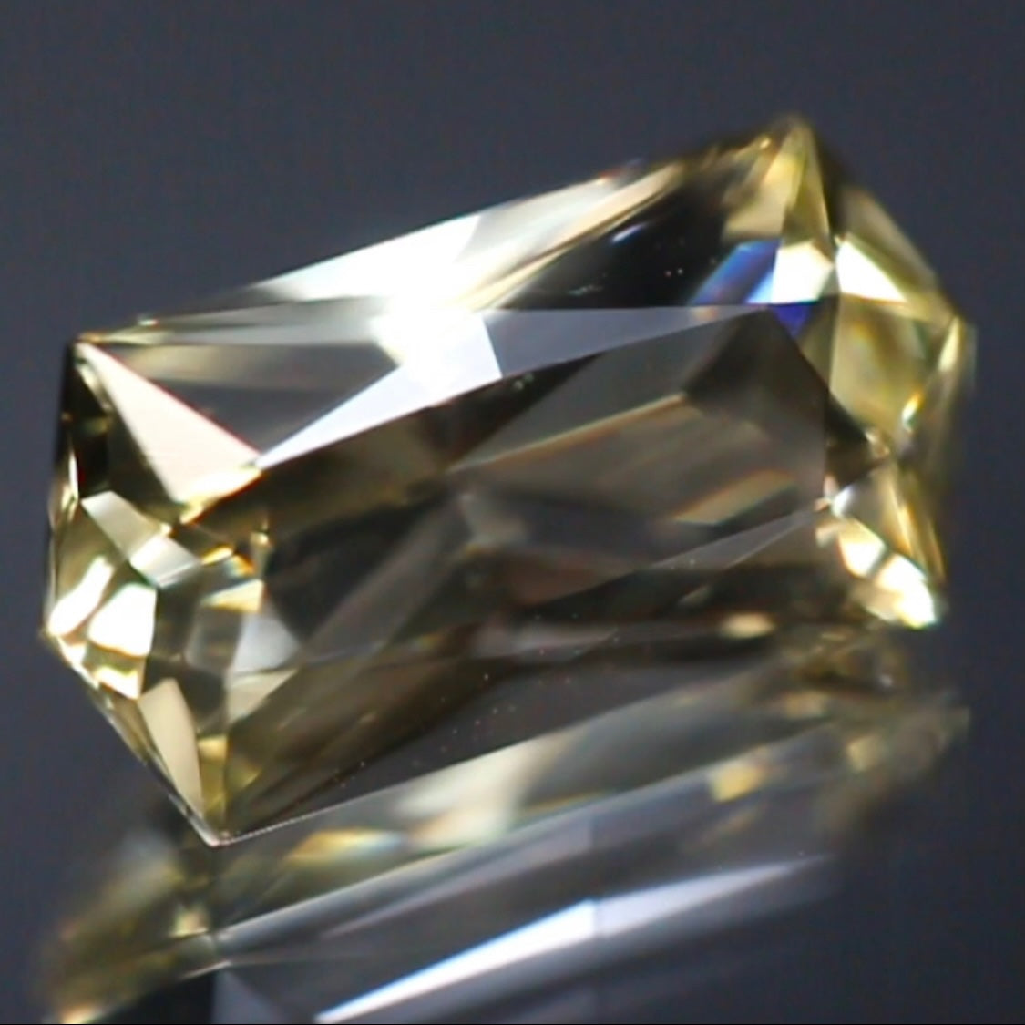 鋭いキラキラが大人気の蝶ネクタイ型カット★ラブラドライト1.77ct ピアッちゃん作品✨こちらはクーポンはごめんなさい🙏