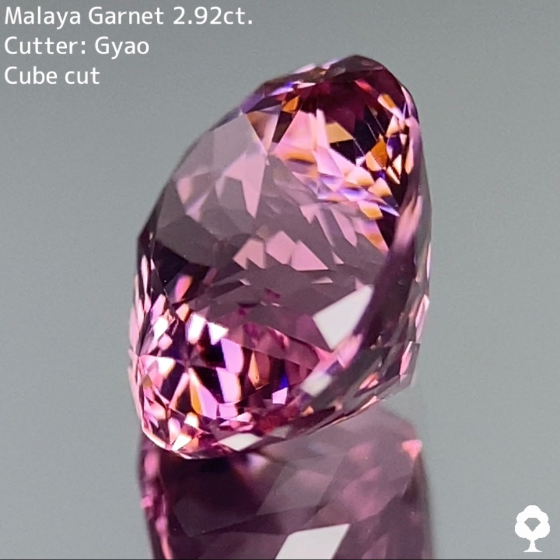 優しく可愛いピンクの細やかで強い煌めきを放つ変則キューブカット★マラヤガーネット 2.923ct【Cube cut】