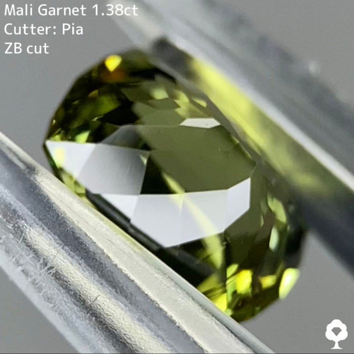 和を感じる美色に施された宝石のカタチが浮かんで見えるZBカット★マリガーネット 1.38ct【ZB cut】