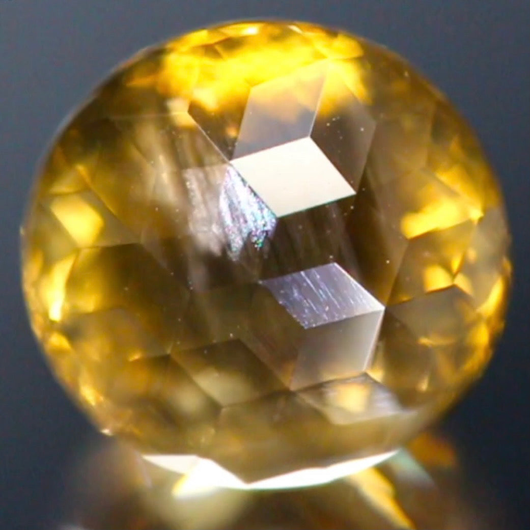 これぞ【キューブスターカット】濃厚ゴールドの美しい満月★ラブラドライト4.150ct ゲオちゃん作品✨こちらはクーポンはごめんなさい🙏