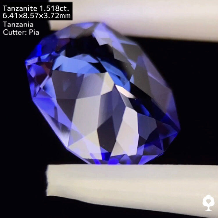 タンザナイト1.518ct. ファンシークッション ピアッちゃん作品