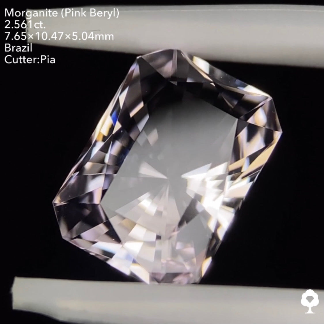 【五月病を吹っ飛ばせキャンペーン💨】淡ピンクと鋭いカットの組み合わせが最高にモダン★モルガナイト 2.561ct ピアッちゃん作品