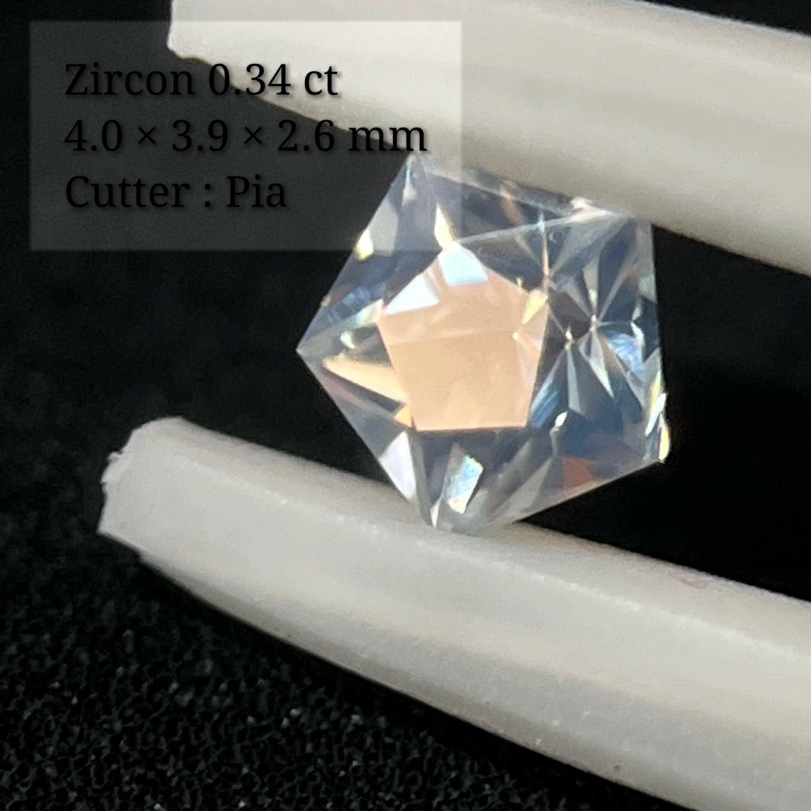 【SOLDOUT】カラーレスジルコン 0.34 ct ピアっちゃん作品 2/10 チャットオークション