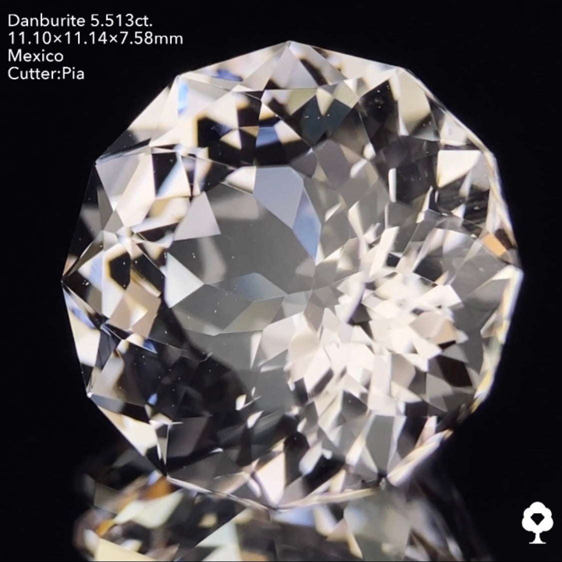 クラウンの新カットによるギラギラが美しい★カラーレスダンビュライト5.513ct ピアッちゃん作品