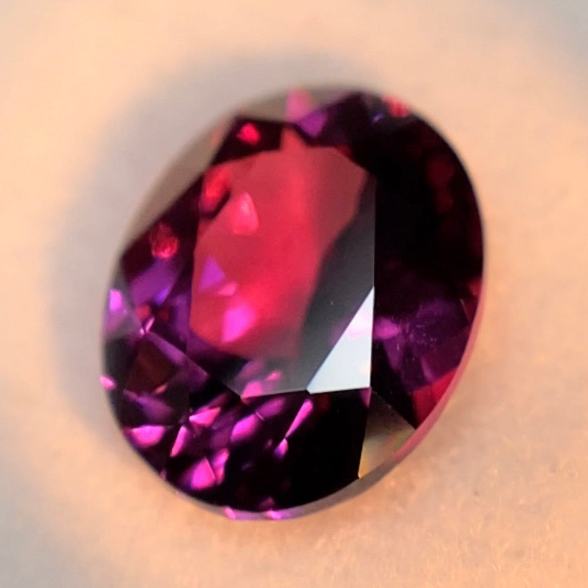 【GTY閉店大感謝祭】👽完成度高い濃美ピンクオーバル★ロードライトガーネット0.98ct ピアッ作品