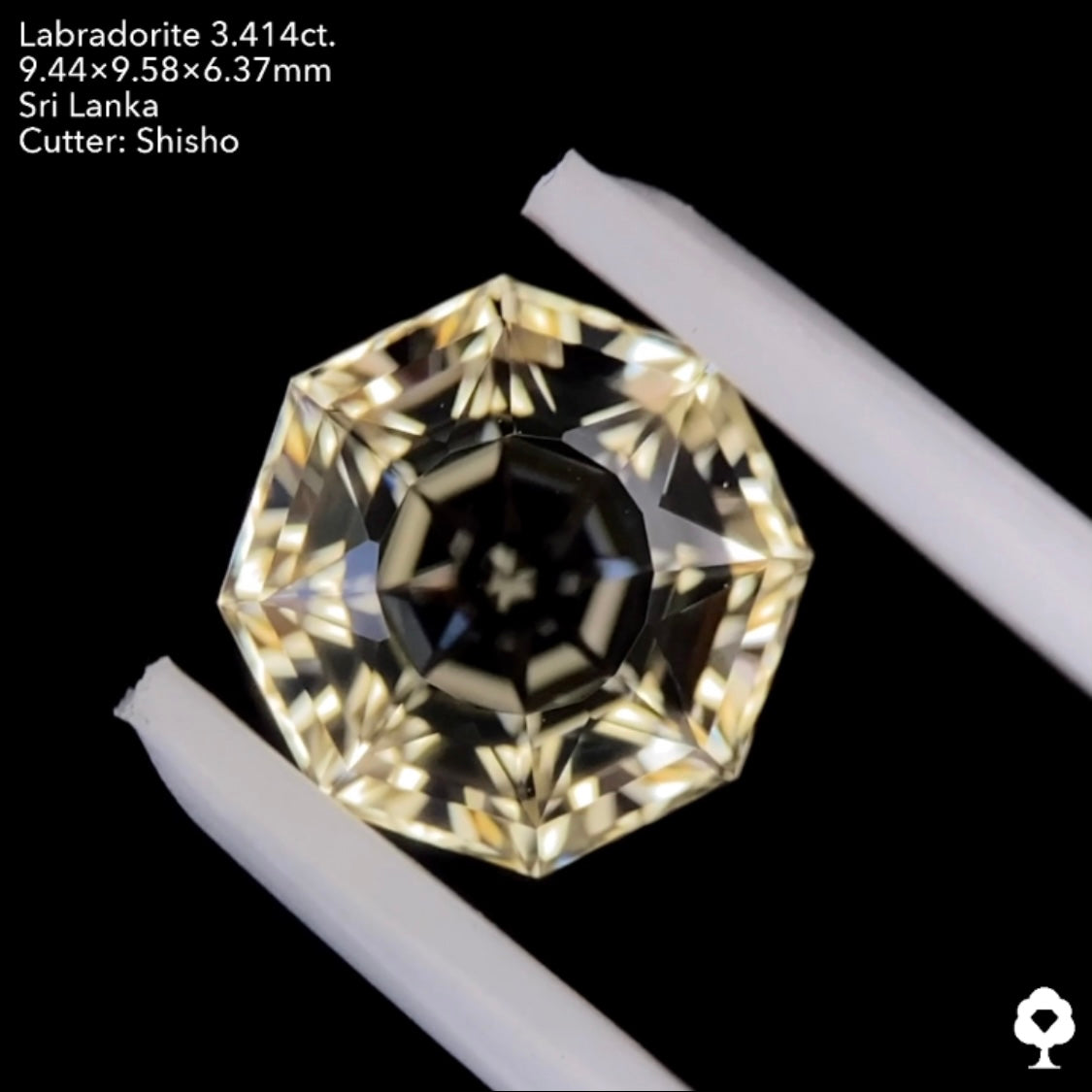 曇りなき圧巻の輝きを放つ太陽オクタゴン★ラブラドライト3.414ct. 師匠作品
