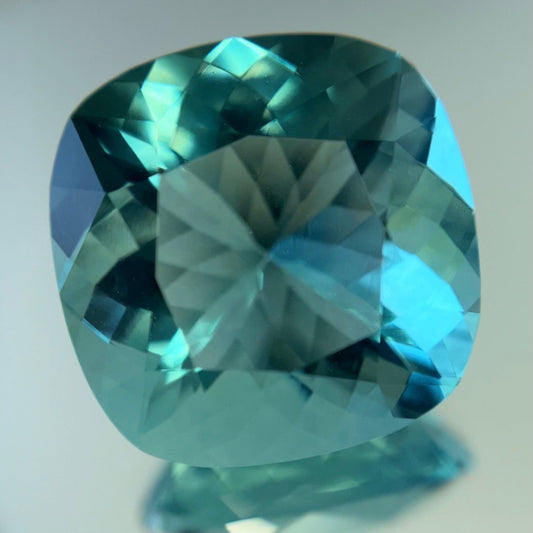 アディダス名作の孔雀のようなフローライト  6.69ct アディダス作品✨