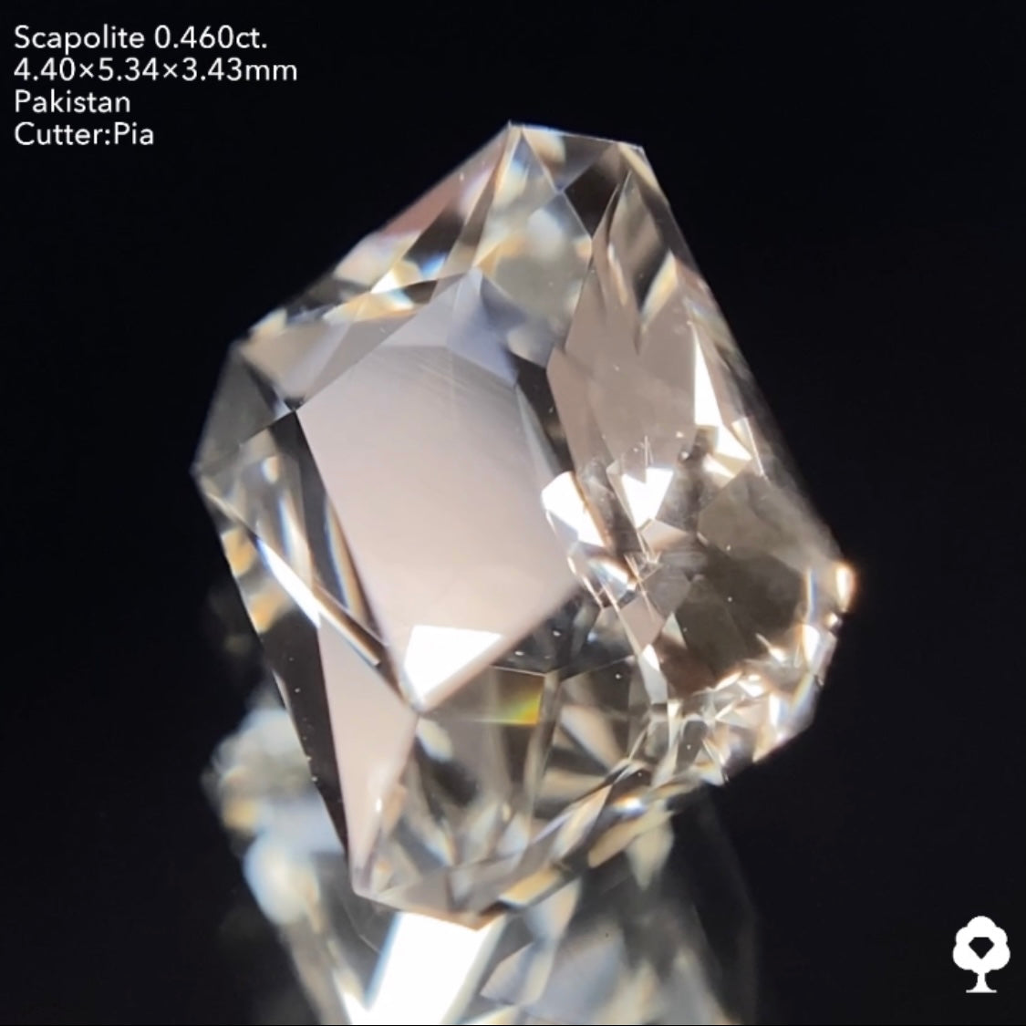 UV蛍光美しい煌めくラディアント系オクタゴン★スキャポライト0.460ct ピアッちゃん作品