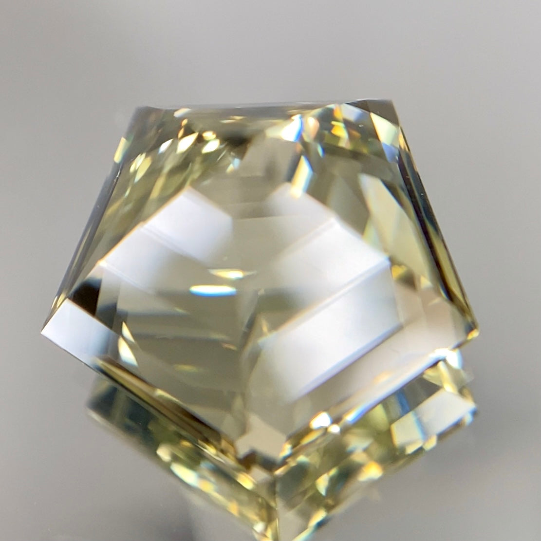 【💖GTCより特別出品💖】キラキラ五角形❤︎ゴールデンラブラドライト2.36ct