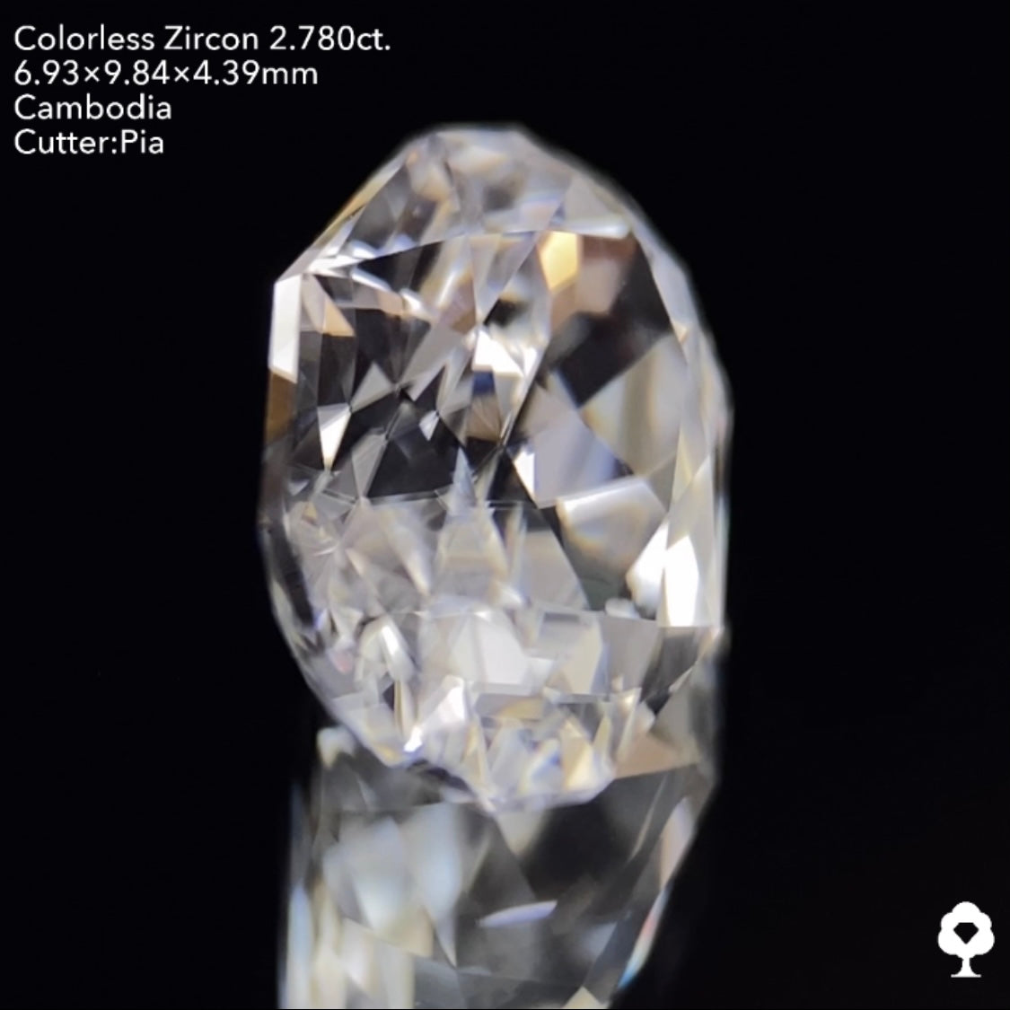 【サイレンタイムセール】凄まじいファイアーを放つクラリティ抜群の美ファンシーオーバル★カラーレスジルコン 2.780ct ピアッちゃん作品