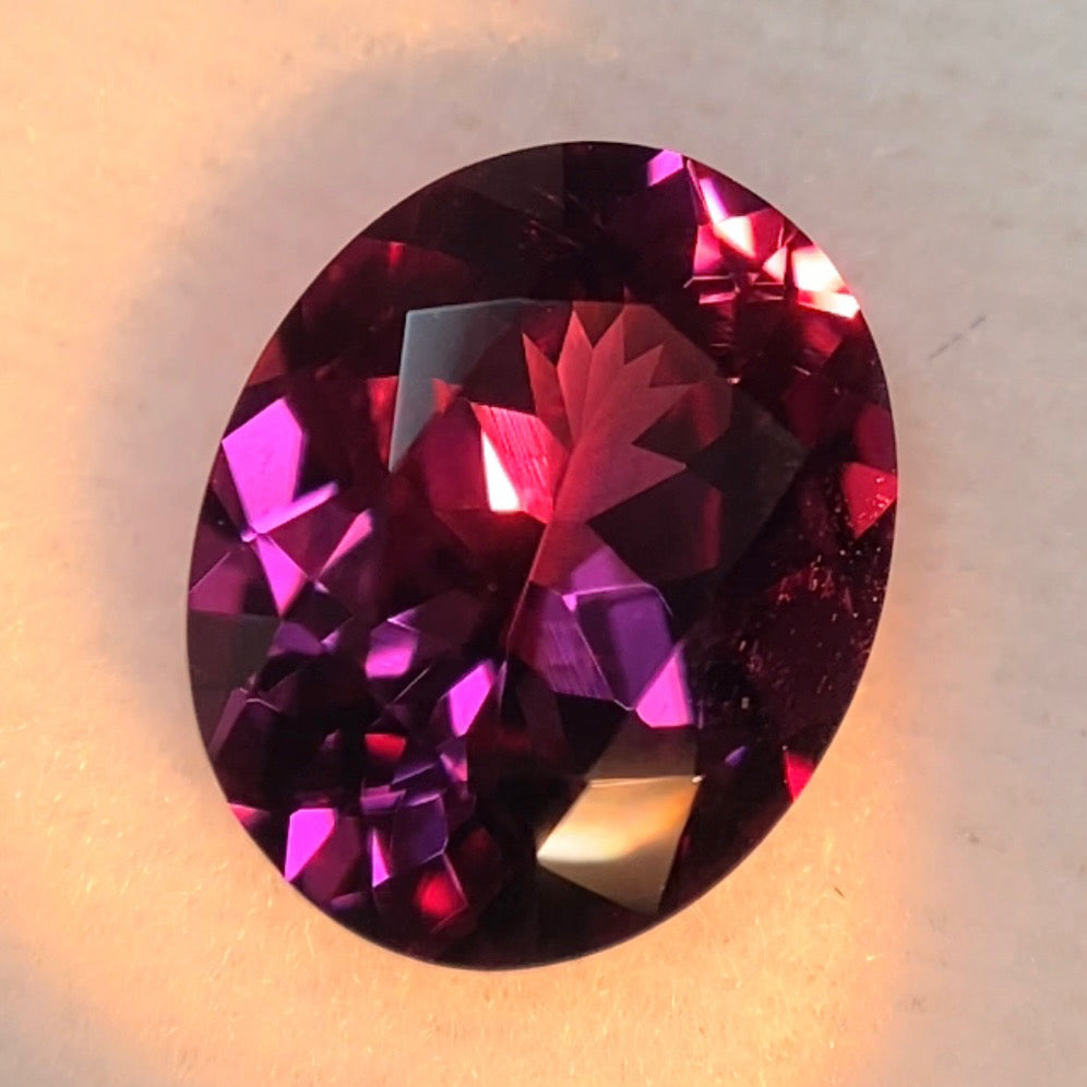 【GTY閉店大感謝祭】👽完成度高い濃美ピンクオーバル★ロードライトガーネット0.98ct ピアッ作品