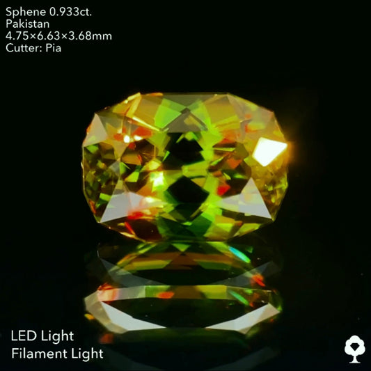 濃美グリーンに散りばめられる赤ファイアー★パキスタンスフェーン0.933ct. ピアッちゃん作品