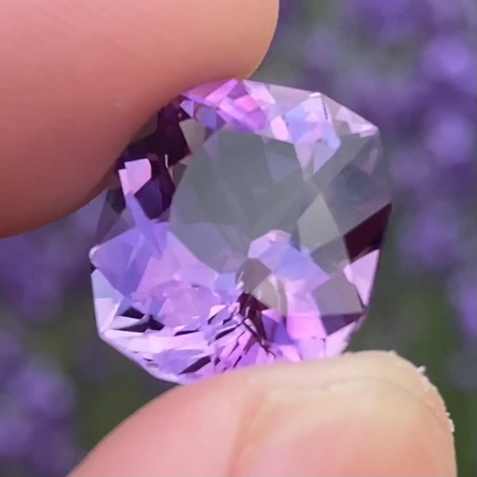 ラベンダー畑を閉じ込めたファンシークッション★ラベンダーアメジスト8.76ct ピアッちゃん作品