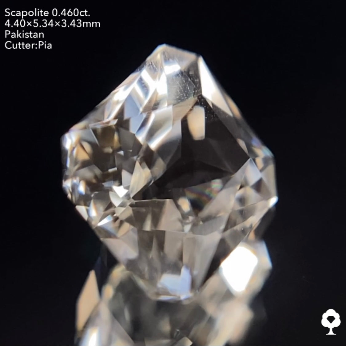 UV蛍光美しい煌めくラディアント系オクタゴン★スキャポライト0.460ct ピアッちゃん作品