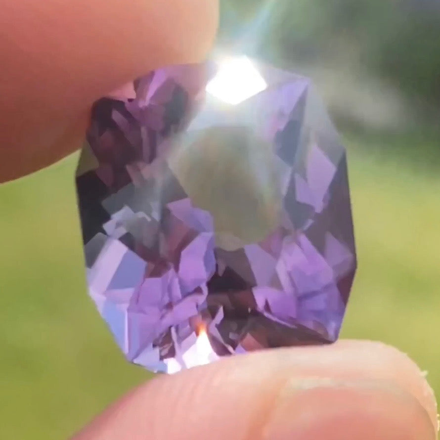 ラベンダー畑を閉じ込めたファンシークッション★ラベンダーアメジスト8.76ct ピアッちゃん作品