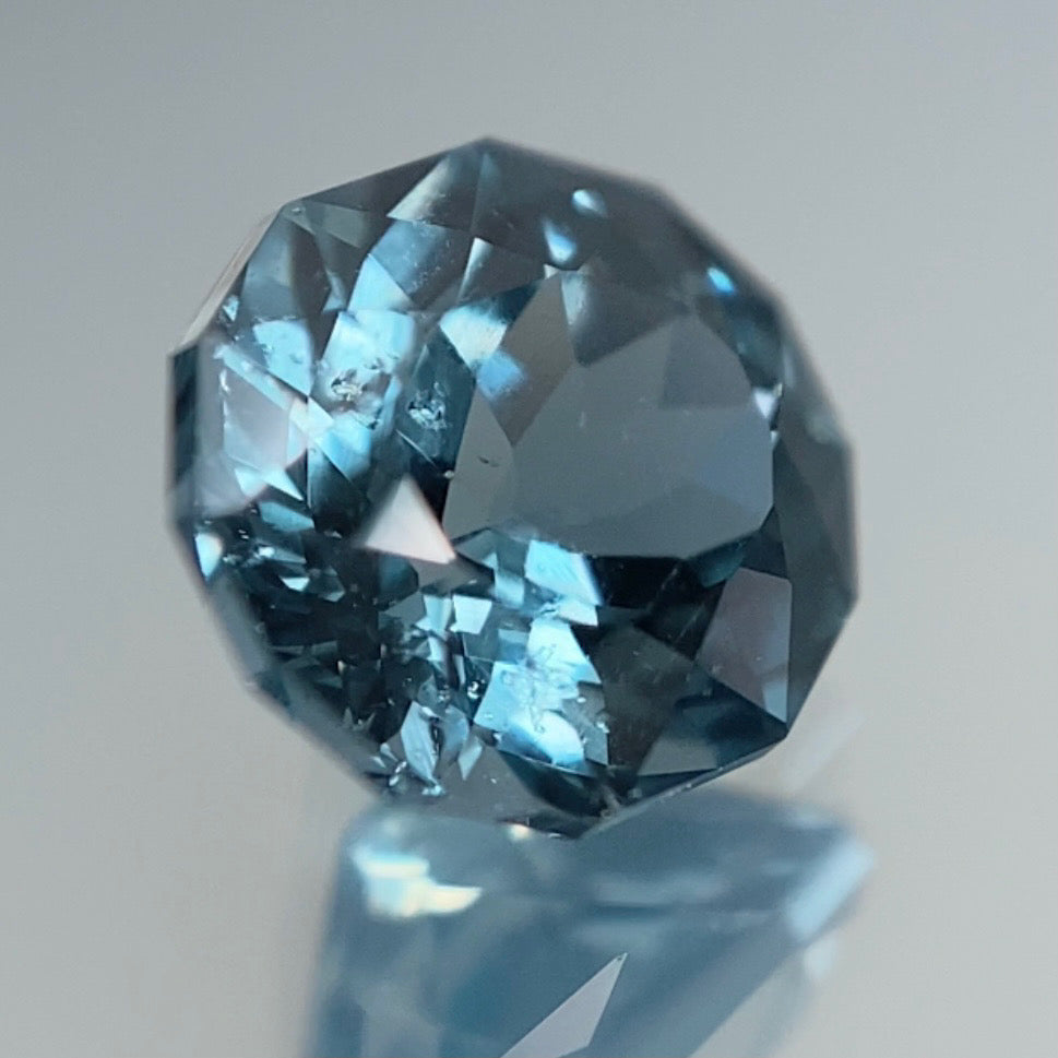 超絶美色グリニッシュブルー0.878ct✨レイ先生作品💎ここに復活!『スピネル博物館』【クーポンはごめんなさい🙏✨】