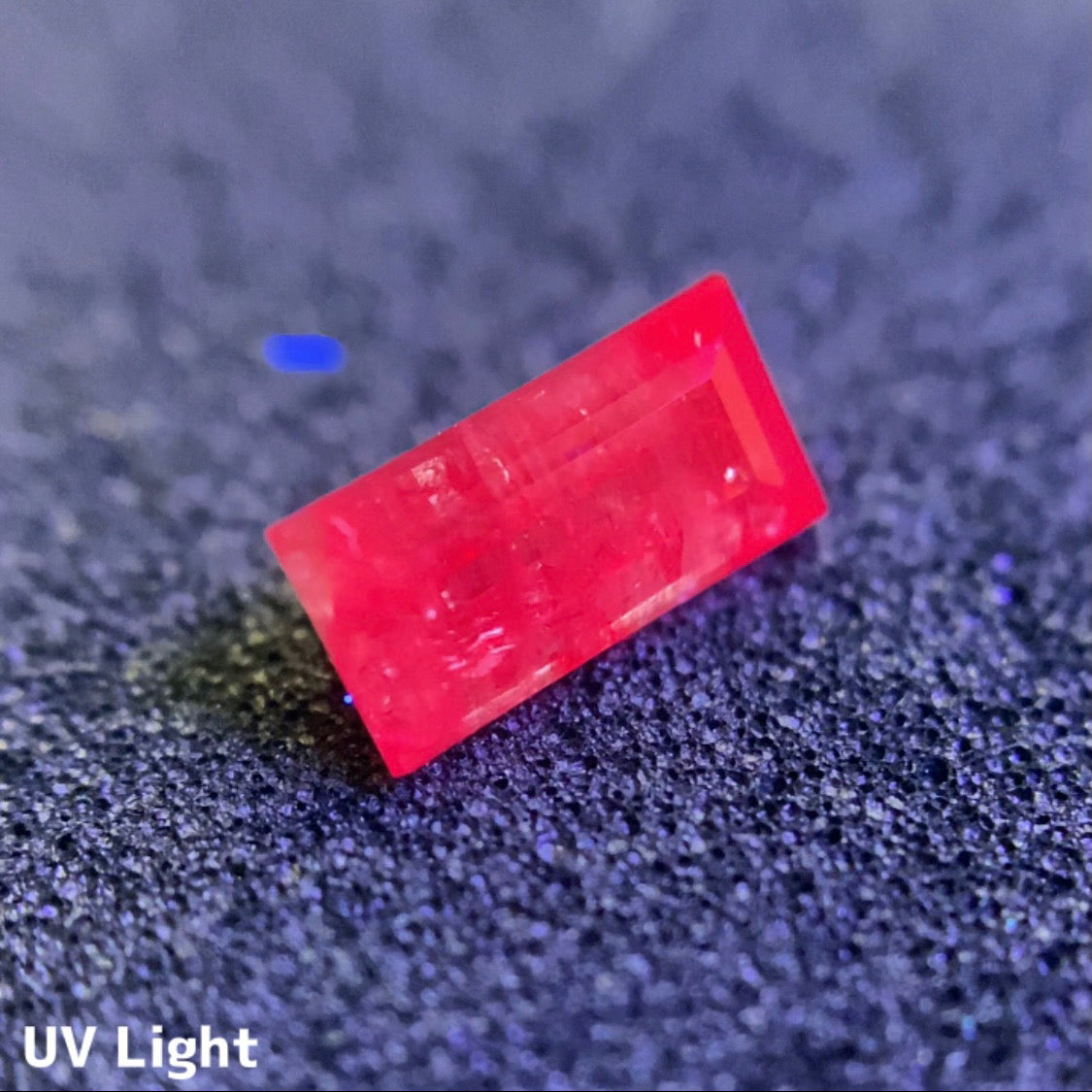 いろんな表情をお楽しみあれ★ 完璧なバゲットシェイプの非加熱カシミールサファイア0.334ct ピアッちゃん作品【コランダム夏祭り特別価格❗️】