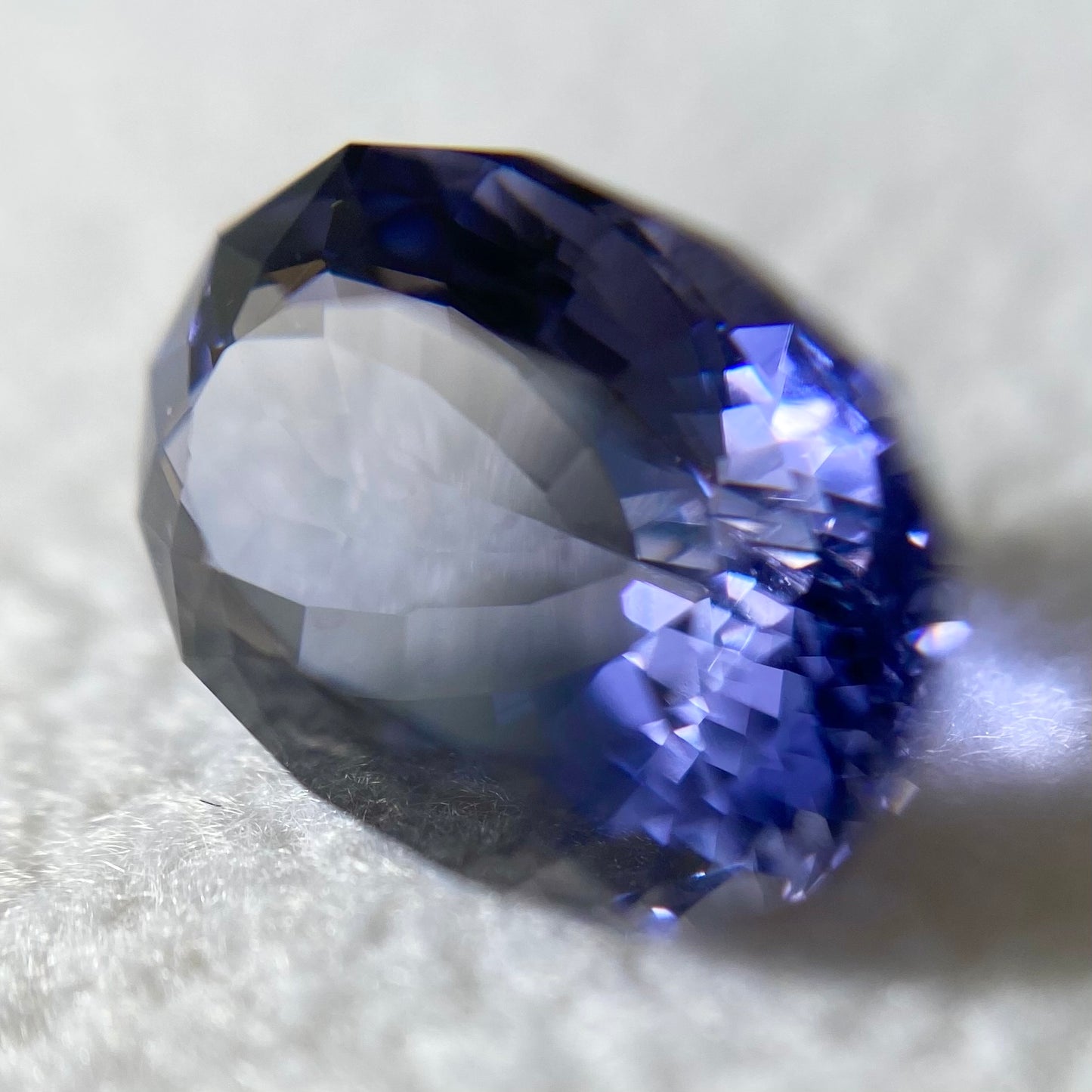 👽パビリオンの美しいカットと色むら感が最高"ファンシーオーバル" アイオライト2.33ct レイちゃん作品✨