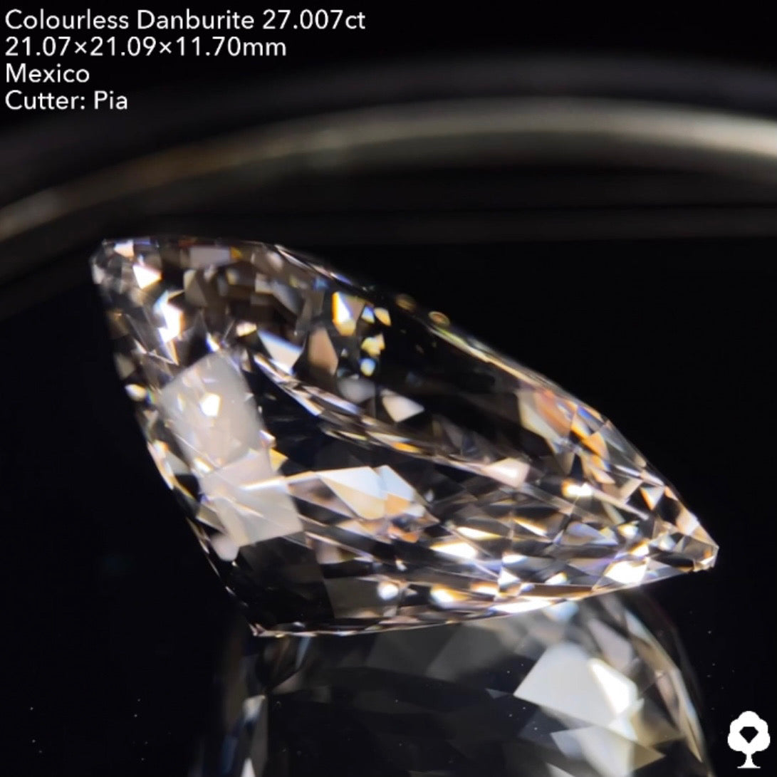 【専用ページ】大迫力で端正なカットのギラギラファイアートリリアント★カラーレスダンビュライト27.007ct ピアッちゃん作品