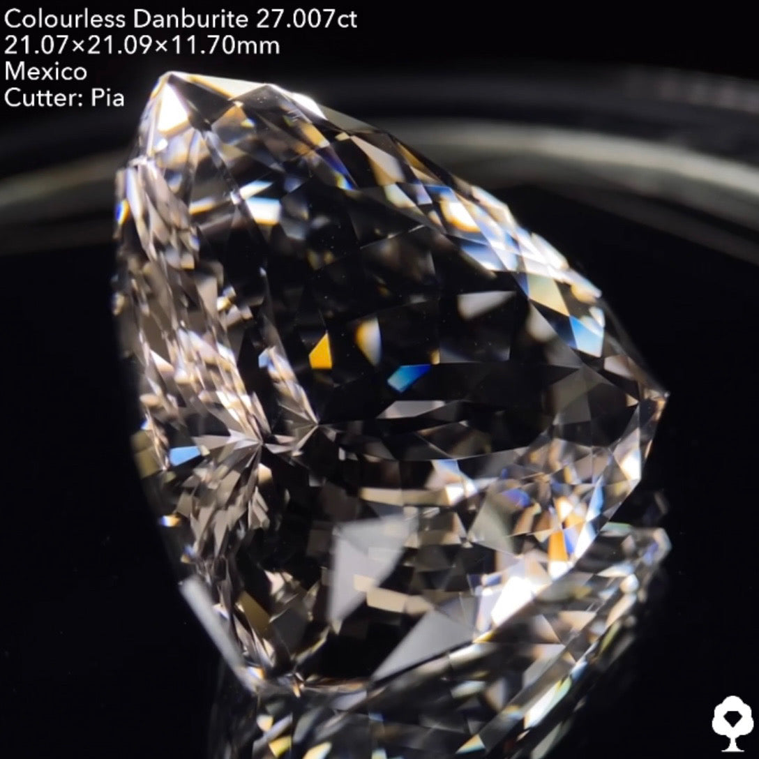 【専用ページ】大迫力で端正なカットのギラギラファイアートリリアント★カラーレスダンビュライト27.007ct ピアッちゃん作品