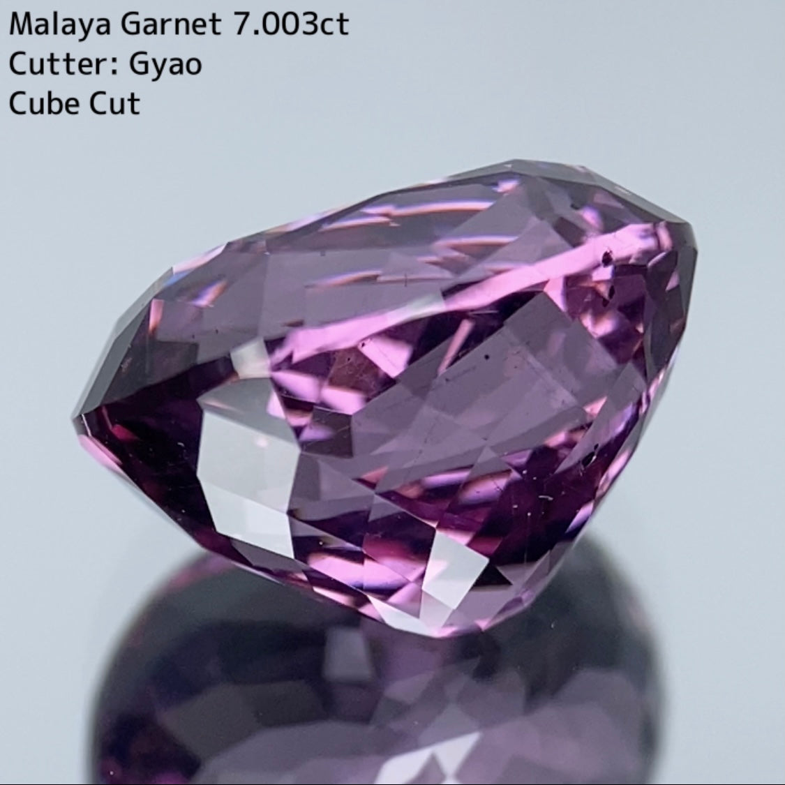 シックさのある美ピンクパープルは大きさも美しさもモンスター級💎マラヤガーネット 7.003ct【Cube cut】