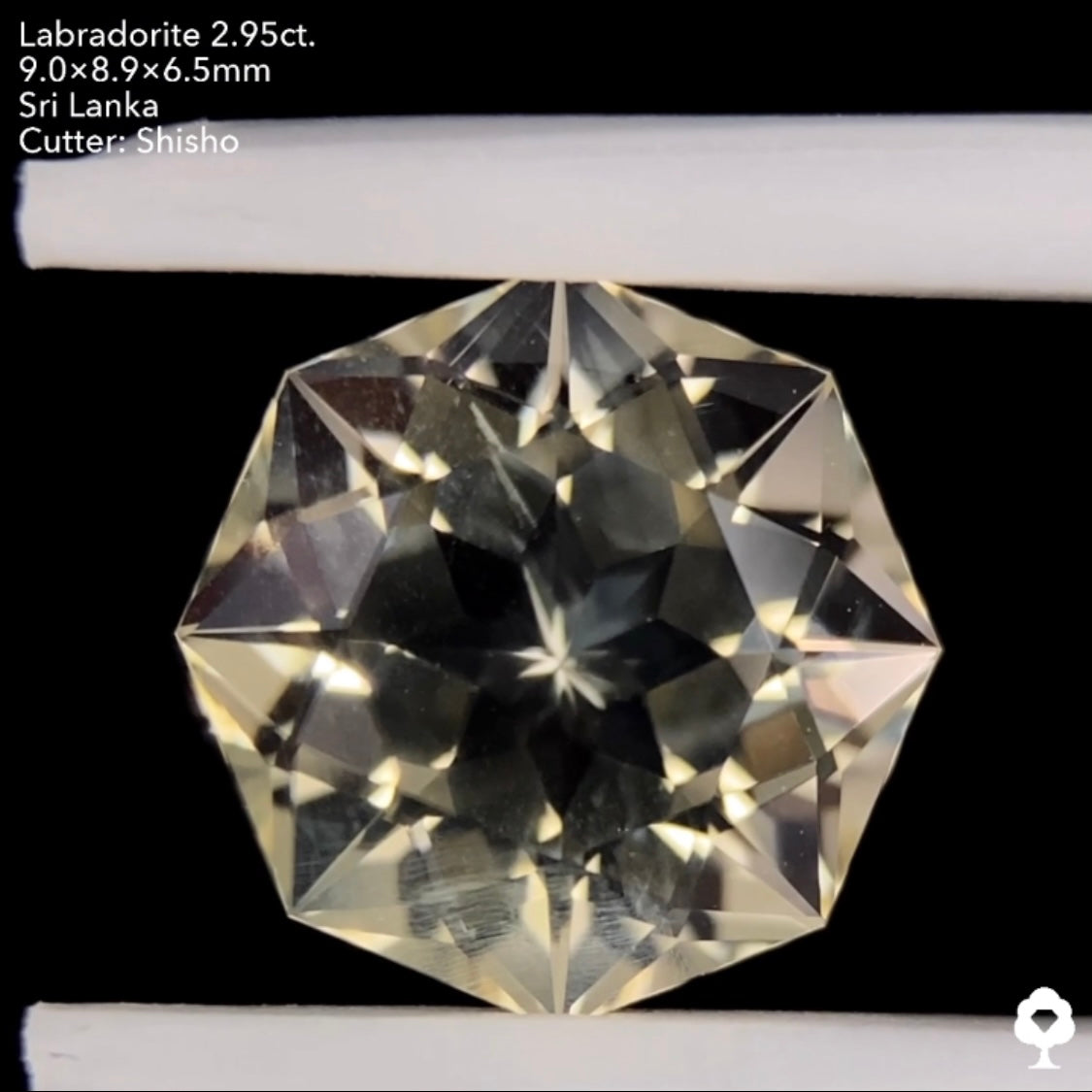 【お客さま専用】細やかな煌めきを放つ王道フラワー8角形★ラブラドライト2.95ct. 師匠作品