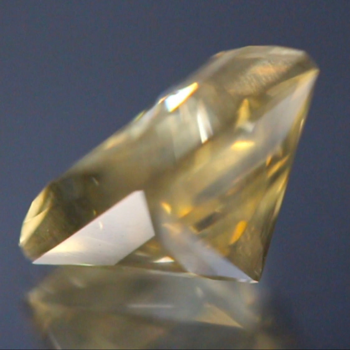 太鼓橋スクエアカットに潜む流星群シラー★ラブラドライト3.43ct 師匠作品✨