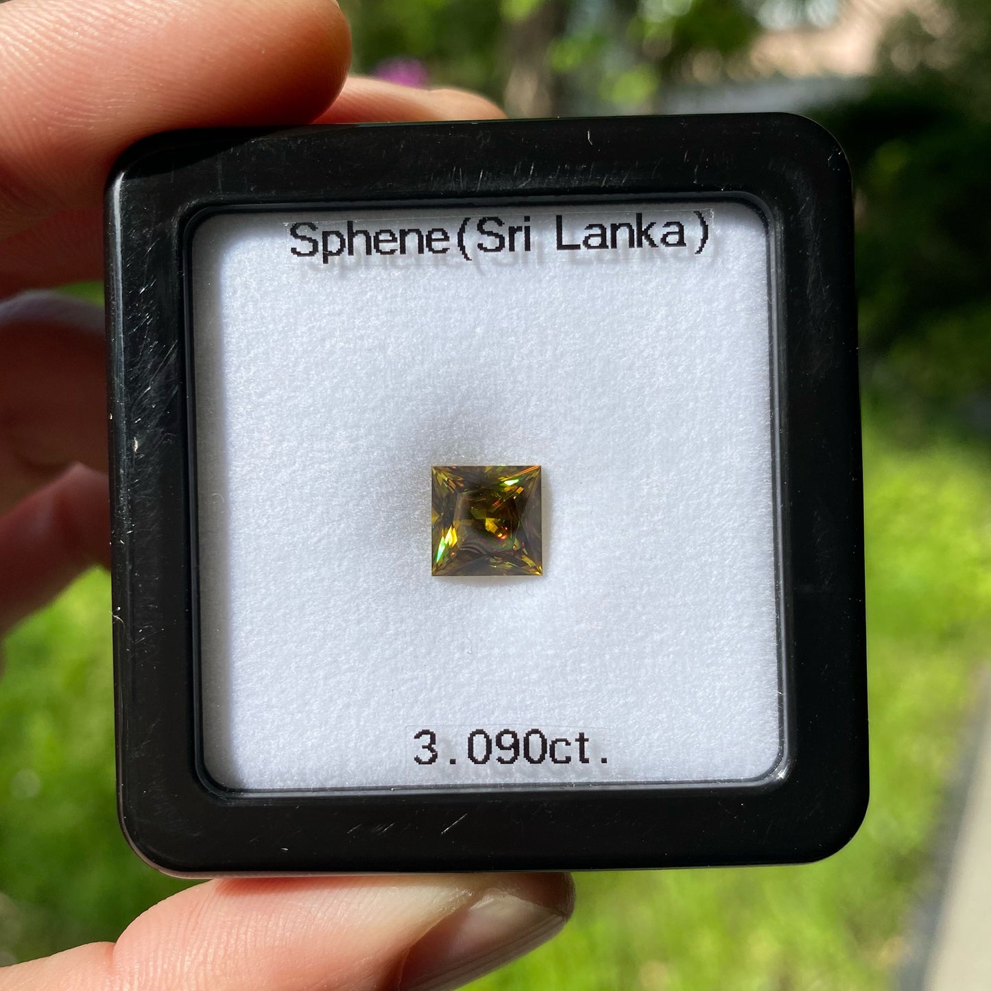 王様の風格ある3ctアップのギラギラプリンセス★スリランカスフェーン3.090ct ピアッちゃん作品