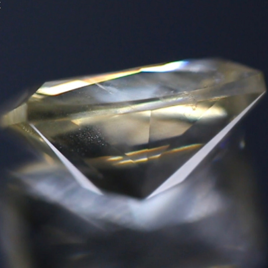 星屑シラーが煌めく超美スーパークッション★ラブラドライト3.23ct ピアッちゃん作品✨