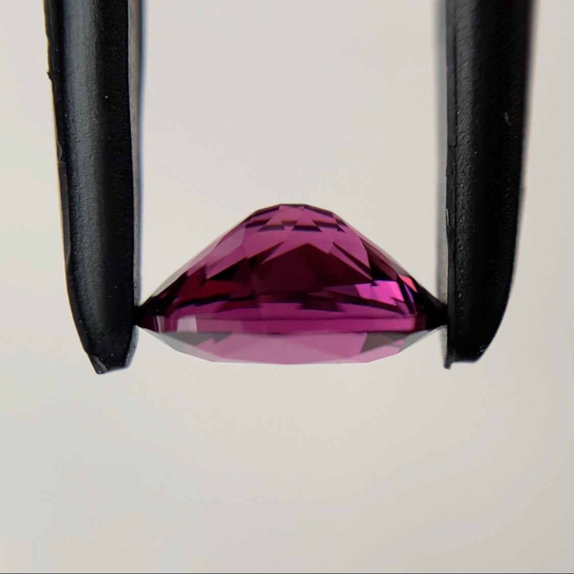 【GTY閉店大感謝祭】👽完成度高い濃美ピンクオーバル★ロードライトガーネット0.98ct ピアッ作品