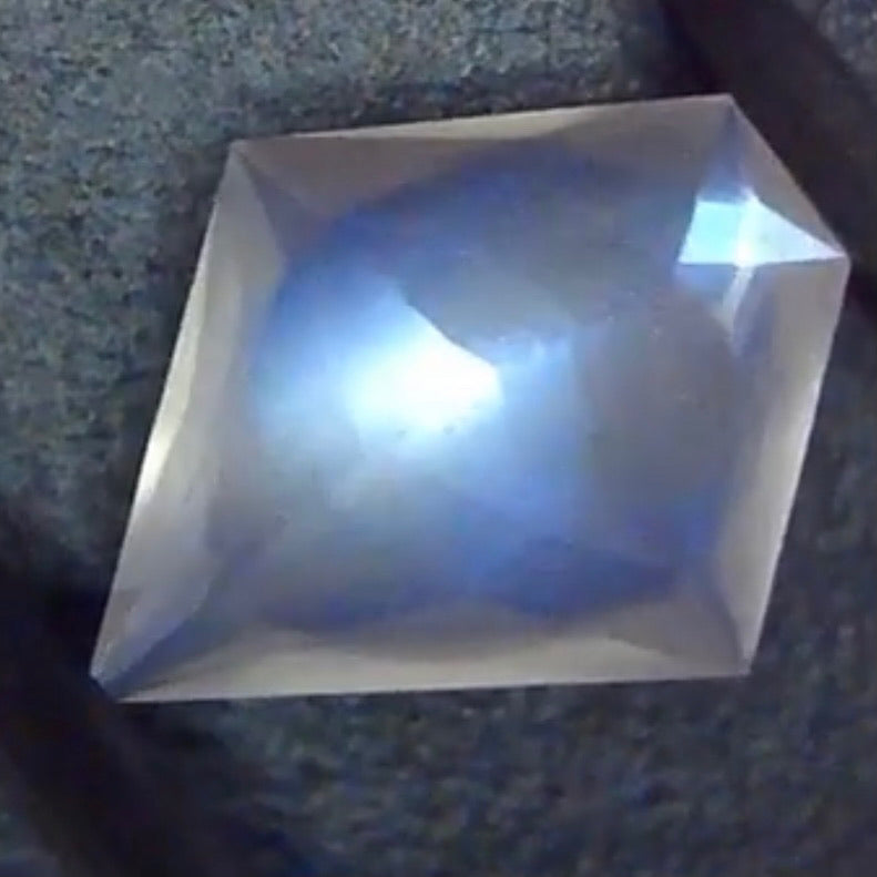 ムーンストーン 1.98ct レイちゃん作品✨ 3/6 21:00~Live配信商品💎🌳⚡️