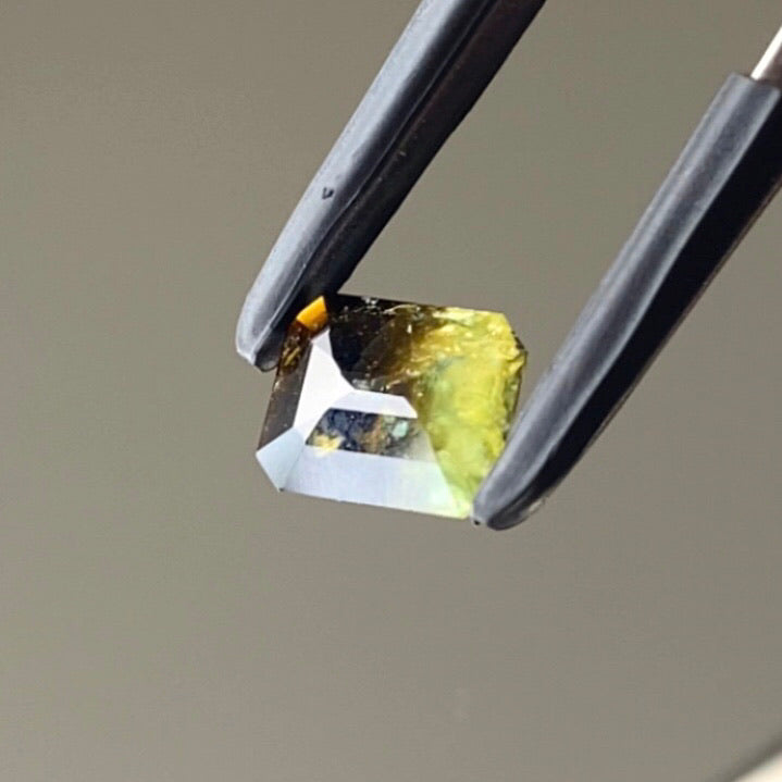 豊かな表情が楽し過ぎる★青と緑と実はブラウン★バイカラートルマリン0.75ct