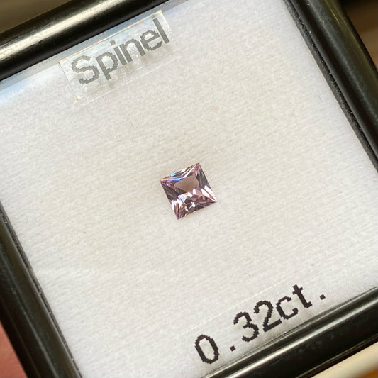 【お客さま専用・スピネルDayプレゼント】スピネル0.32ct. ピアッちゃん作品