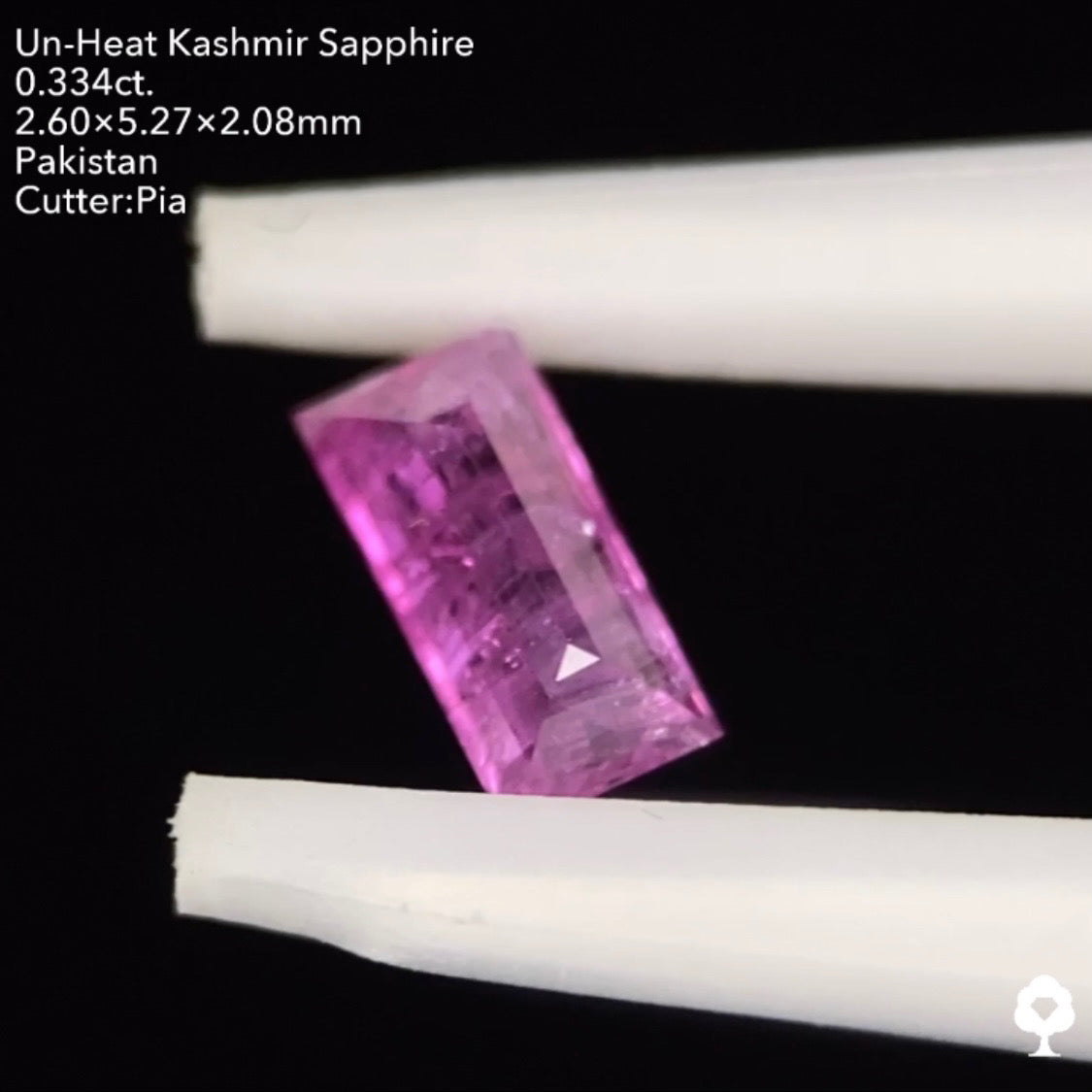 いろんな表情をお楽しみあれ★ 完璧なバゲットシェイプの非加熱カシミールサファイア0.334ct ピアッちゃん作品【コランダム夏祭り特別価格❗️】