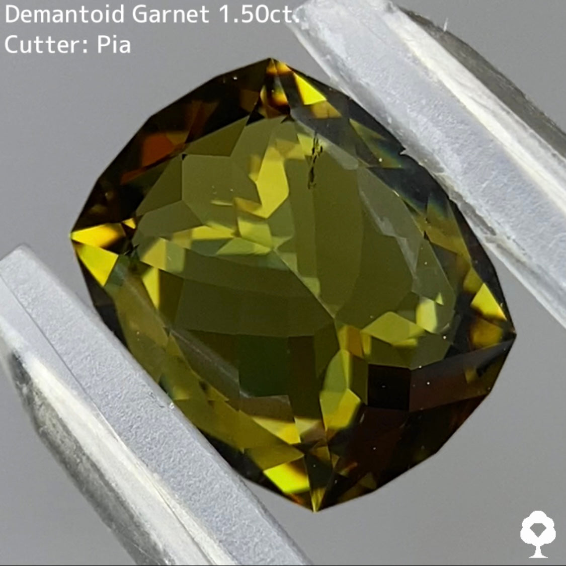 【ご落札者様専用】まるでスフェーンのようにファイアーを放つグリニッシュゴールド★デマントイドガーネット 1.50ct