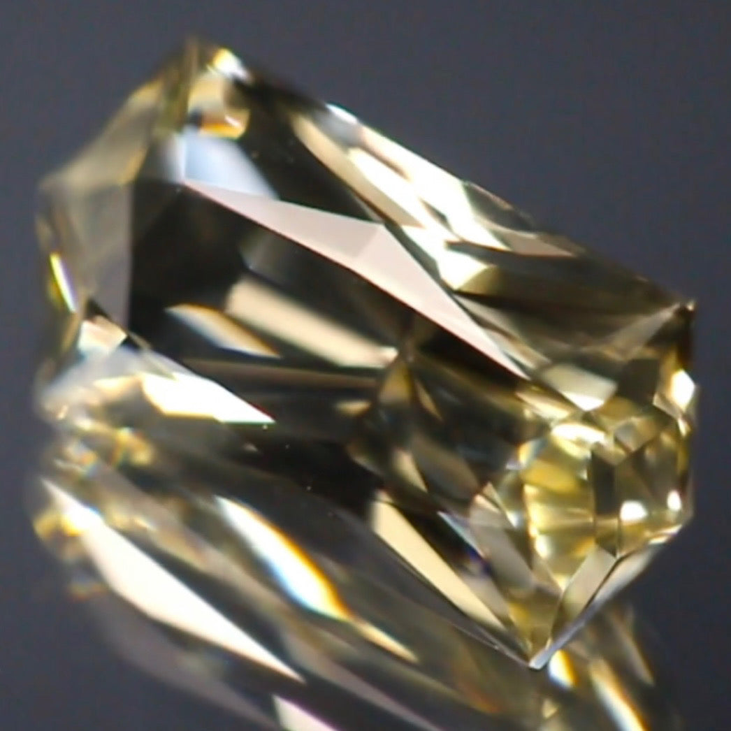鋭いキラキラが大人気の蝶ネクタイ型カット★ラブラドライト1.77ct ピアッちゃん作品✨こちらはクーポンはごめんなさい🙏