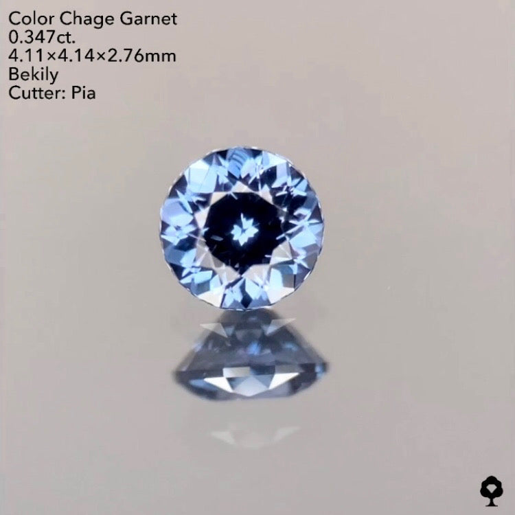 ★シッカリとした青味が美しい細やかな20角形ファンシーラウンド★ベキリーガーネット0.347ct ピアッちゃん作品