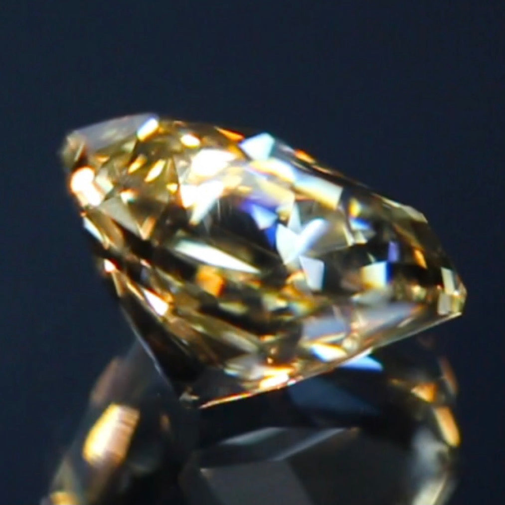 止まらない輝きの中に潜む美しい十字と成長線★ラブラドライト1.56ct 師匠作品✨こちらはクーポンはごめんなさい🙏