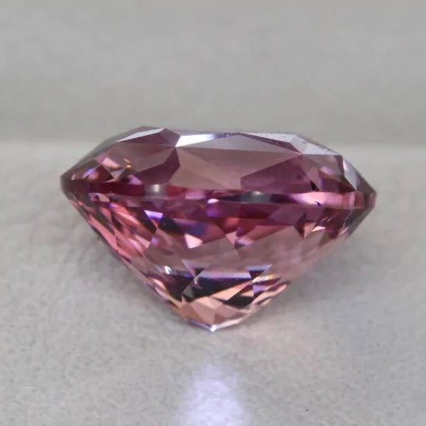 優しく可愛いピンクの細やかで強い煌めきを放つ変則キューブカット★マラヤガーネット 2.923ct【Cube cut】