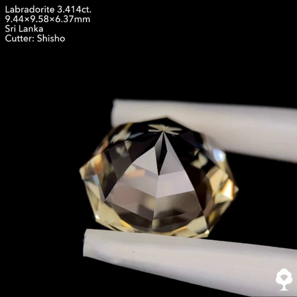 曇りなき圧巻の輝きを放つ太陽オクタゴン★ラブラドライト3.414ct. 師匠作品