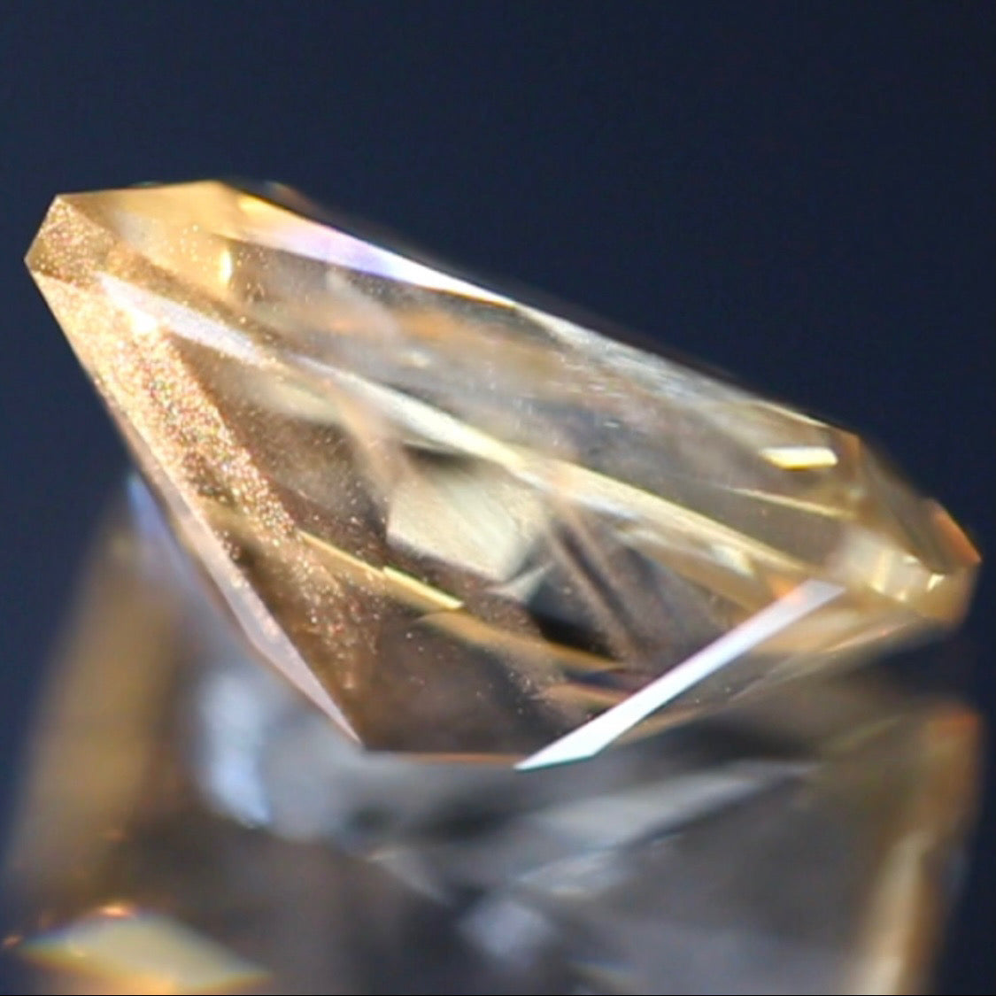 星屑シラーが煌めく超美スーパークッション★ラブラドライト3.23ct ピアッちゃん作品✨