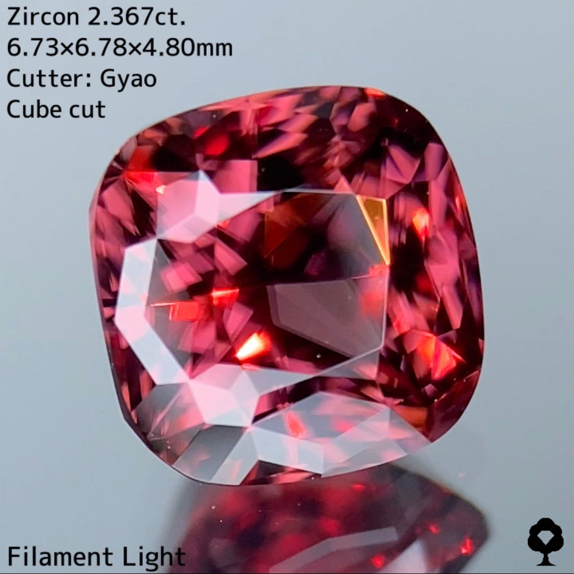 サンセットピンクが濃厚な果実の味わいを思わせる★ジルコン 2.367ct【Cube cut】